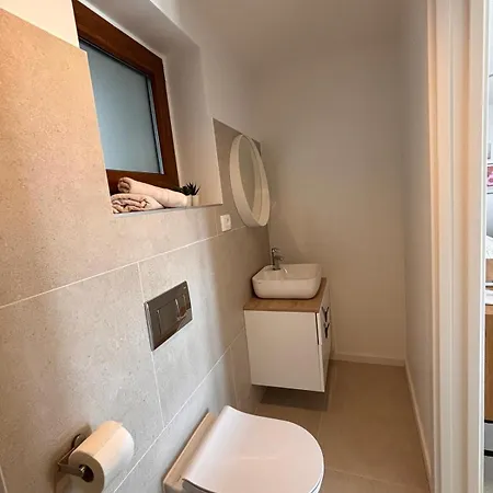 Apartments Groznjan דירה