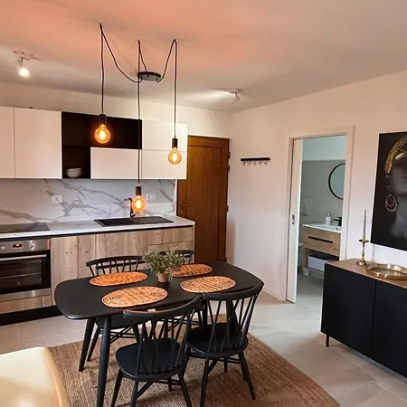 Apartments Groznjan דירה