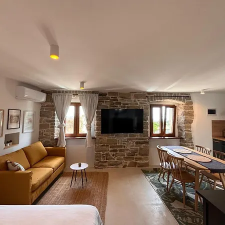 Apartments Groznjan Daire