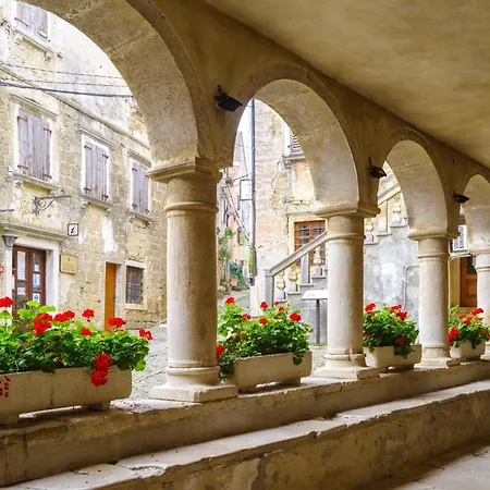 Apartments Groznjan Apartman *