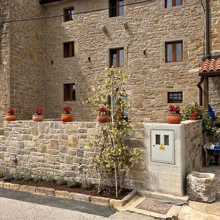 Apartments Groznjan Apartman *